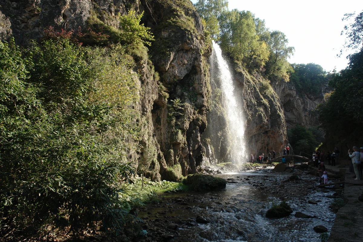 З в 1: Медовые водопады, гора Кольцо и термальные источники — фото 8