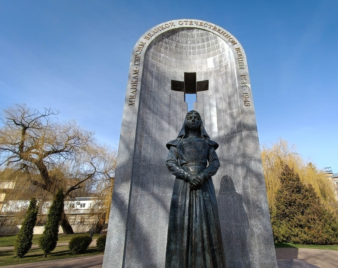 От героев иных времён не осталось порой имён...